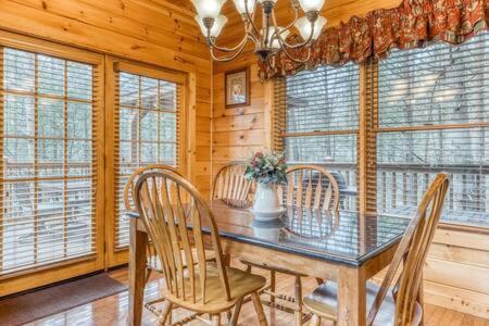 The Great Escape - Min From Parkway With Hot Tub Villa Gatlinburg Eksteriør billede